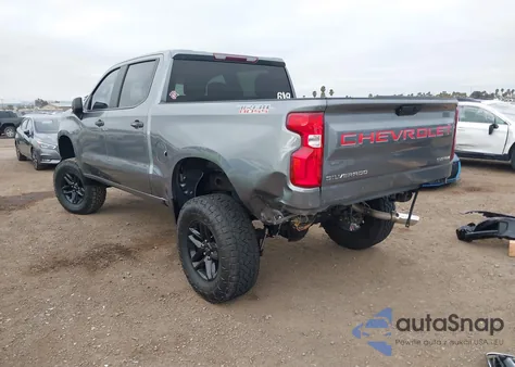 2019 Chevrolet Silverado 1500 Custom Trail Boss z USA, uszkodzony, nr VIN 1GCPYCEH8KZ381795